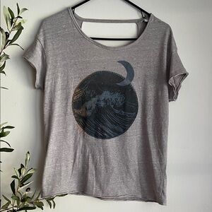 Moonlit Wave Graphic Women's Tee Sz Med Bin F